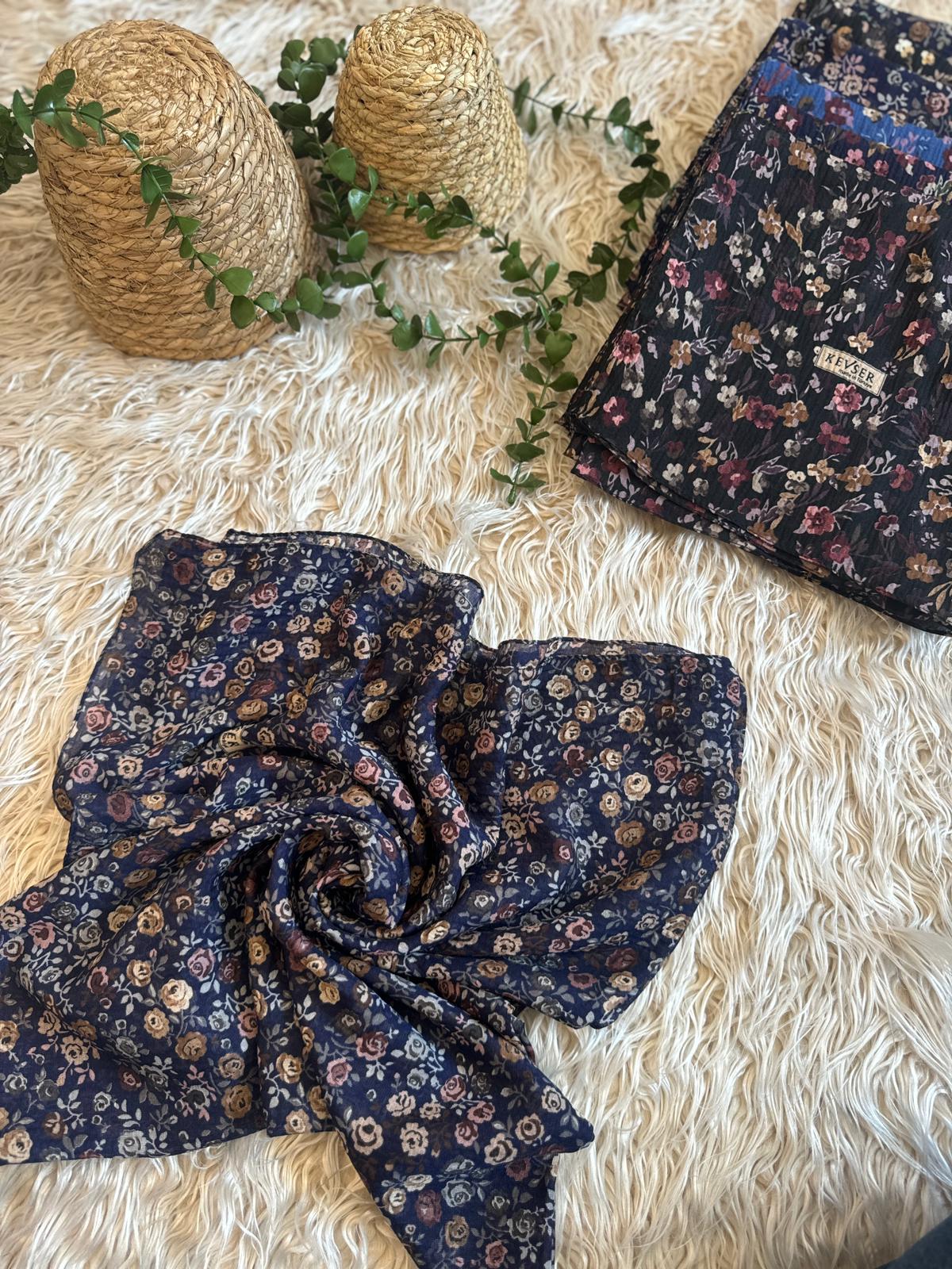 Kevser Floral Desenli Lacivert Eşarp - Görsel 2