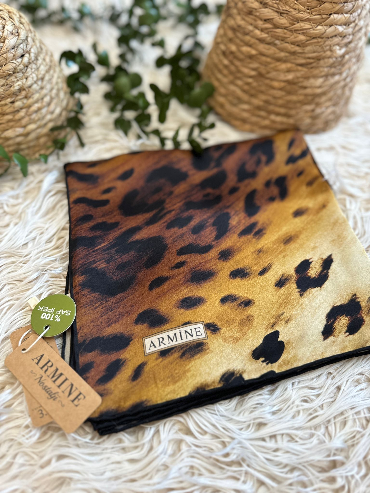 Armine Leopar Desenli Saten Eşarp