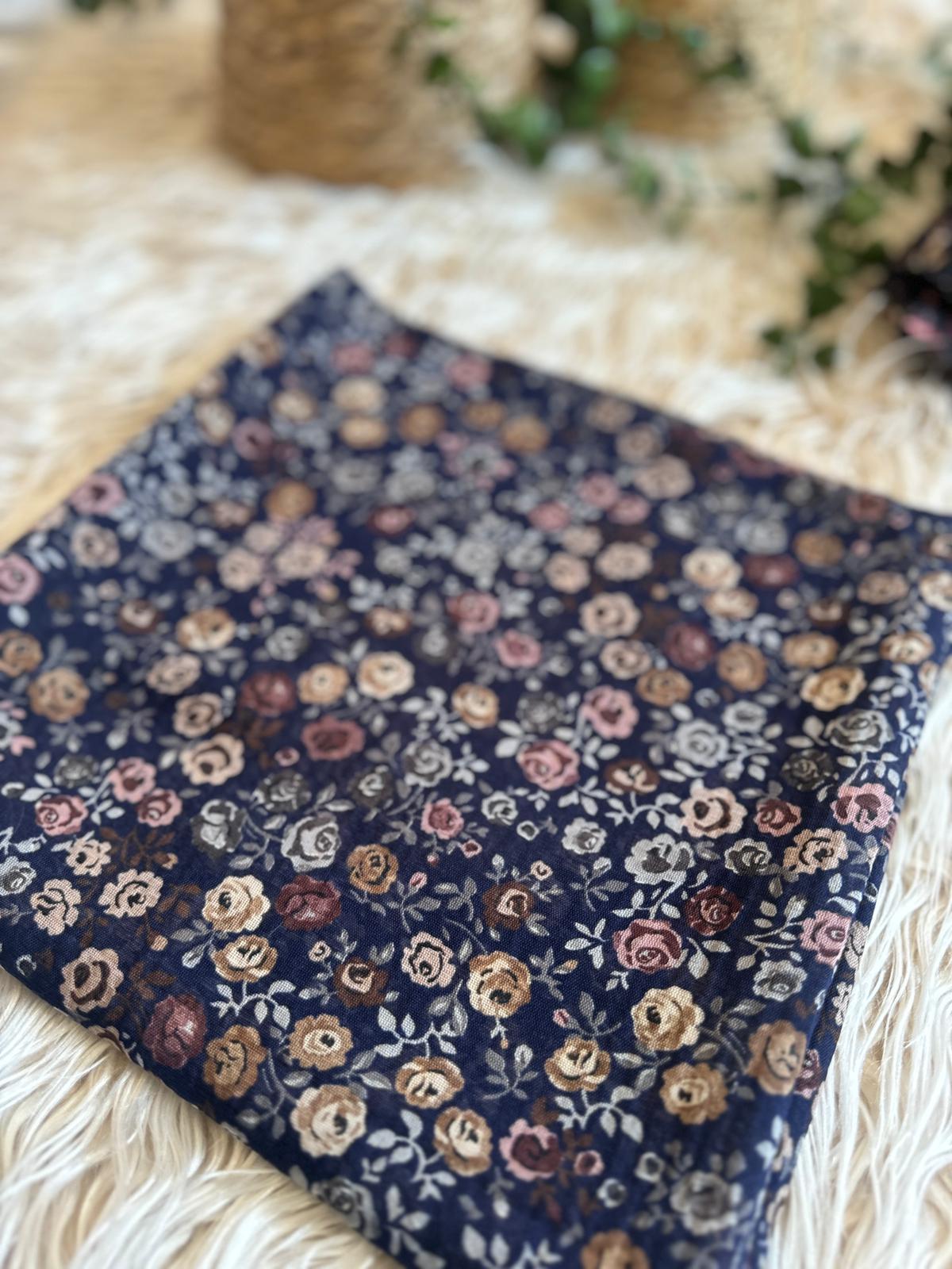 Kevser Floral Desenli Lacivert Eşarp